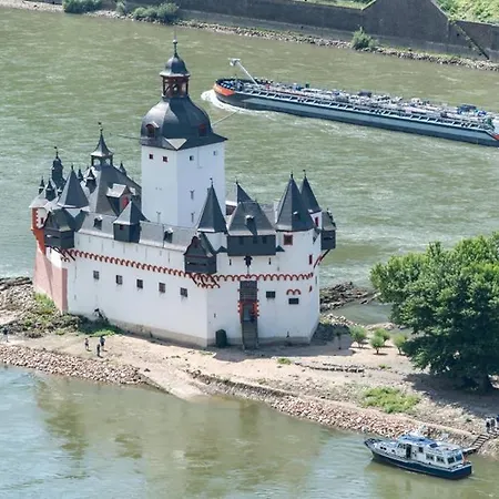 Apartment Romantisch Wohnen In Direkt Am Rhein