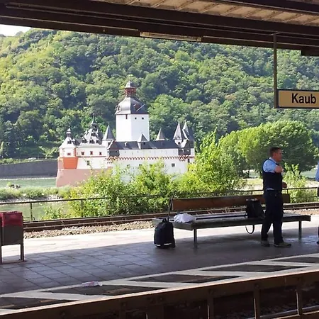 Romantisch Wohnen In Direkt Am Rhein *