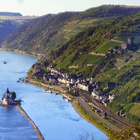 Apartment Romantisch Wohnen In Direkt Am Rhein *